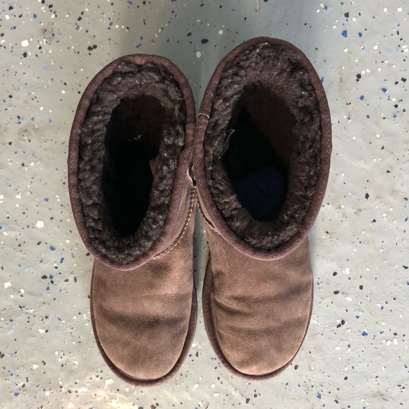 EUC UGG Classic Boot in Brown US 5 EUR 35 - Picture 2 of 3
